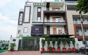 Hotel Mavens Orange Gurgaon